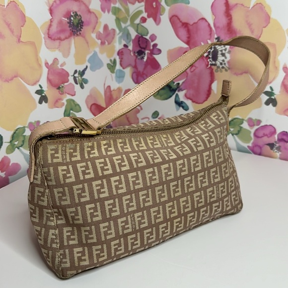 💯Authentic Fendi Shoulder Bag Small size 🍀 - Picture 17 of 17